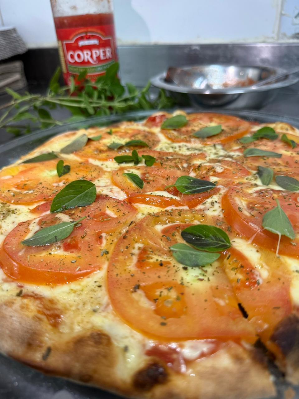 Pizza margherita artesanal Pizza e Companhia